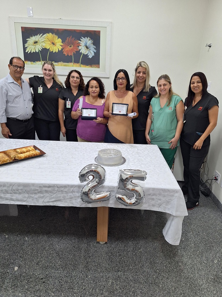 Colaboradoras da Santa Casa recebem homenagem pela dedicação de 25 anos de trabalho ao hospital